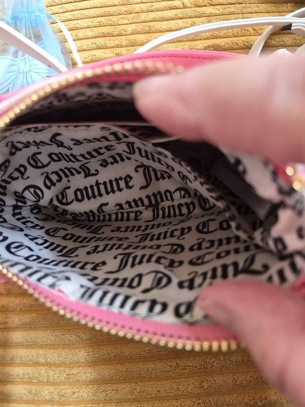 Juicy Couture Pink Shoulder Bag With Adorable Pink Charm - Picture 6 of 7